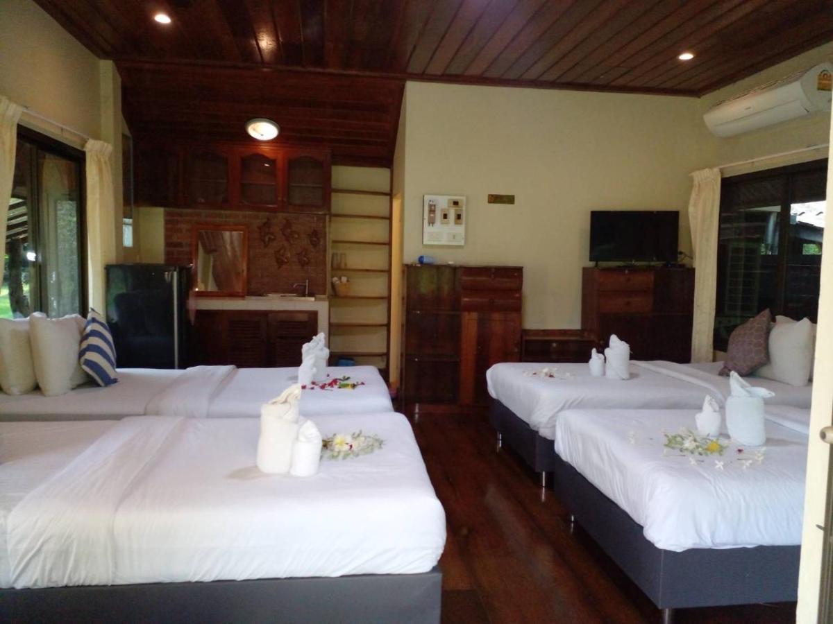 Baansuanleelawadee Resort Amphawa Esterno foto