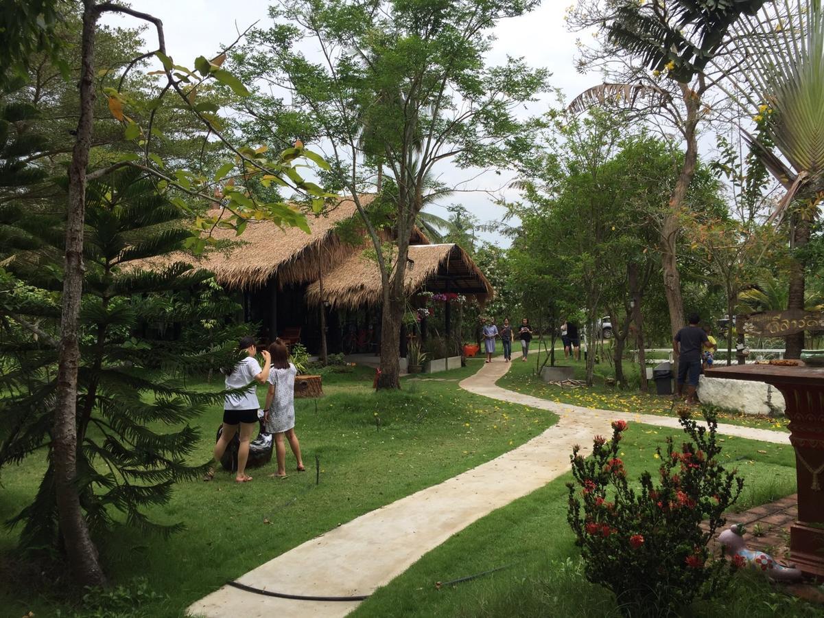 Baansuanleelawadee Resort Amphawa Esterno foto