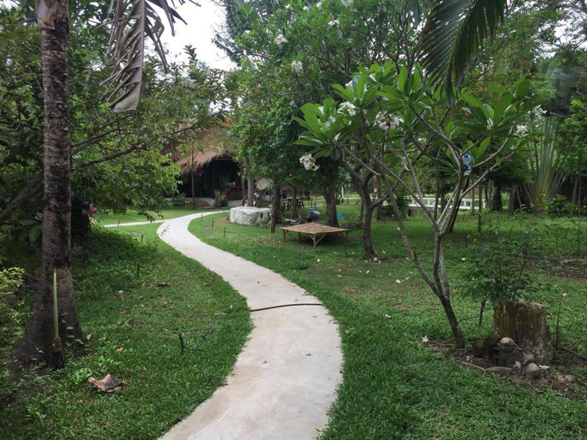 Baansuanleelawadee Resort Amphawa Esterno foto