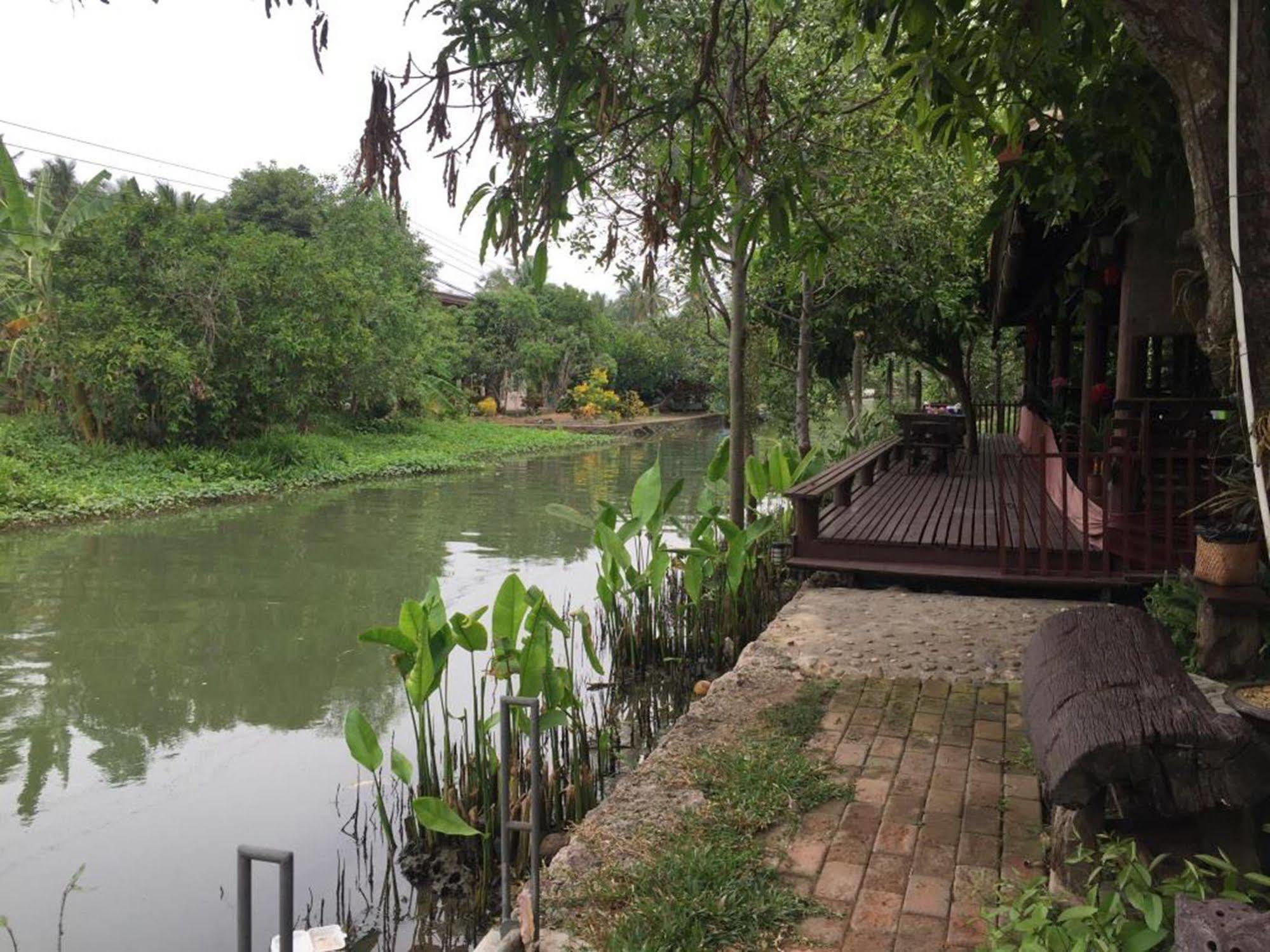 Baansuanleelawadee Resort Amphawa Esterno foto