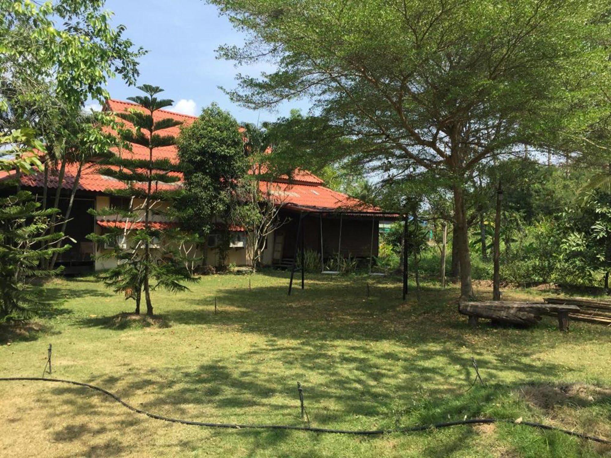 Baansuanleelawadee Resort Amphawa Esterno foto